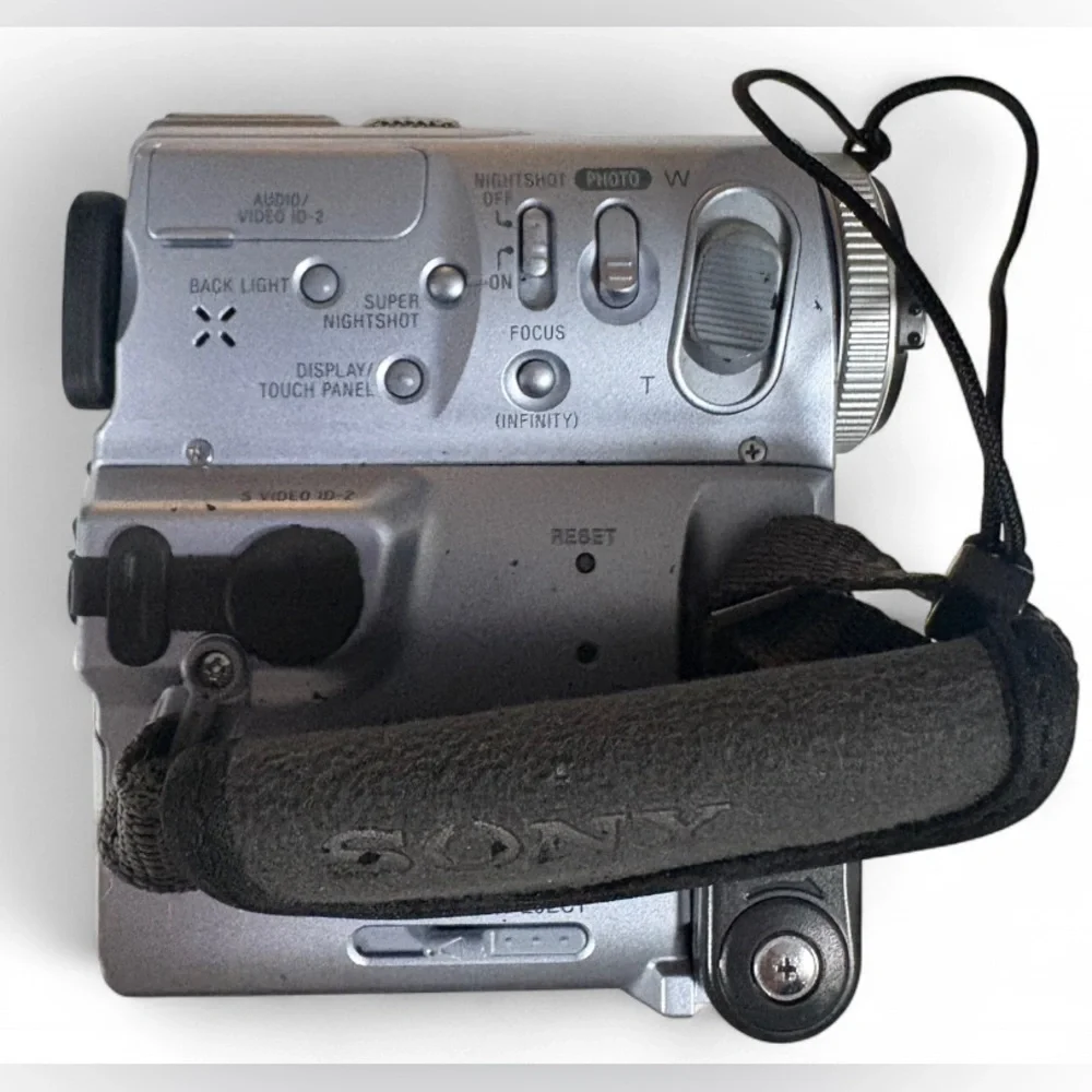 Sony DCR-PC9 NTSC MiniDV Digital Camera Handycam Camcorder Gray and Black - Picture 3 of 8